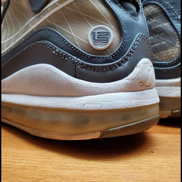 Nike LeBron 7 Cool Grey - Picture 7 of 12